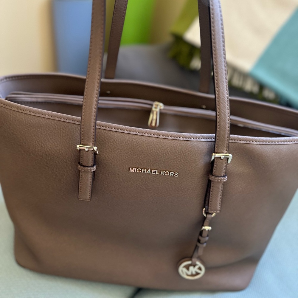 Michael’s Kors | Jet Set Travel Large Saffiano Leather Tote Bag